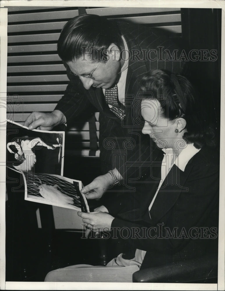 Load image into Gallery viewer, 1941 Press Photo Mrs Helen Greenough with Atty Lewis Schaffer
