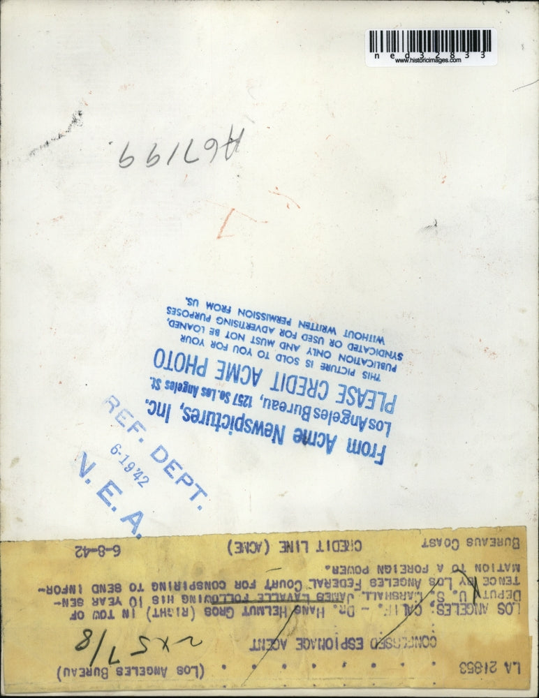 1942 Press Photo Dr. Hans Henut Gros with deputy U.S. Marshall - ned32833