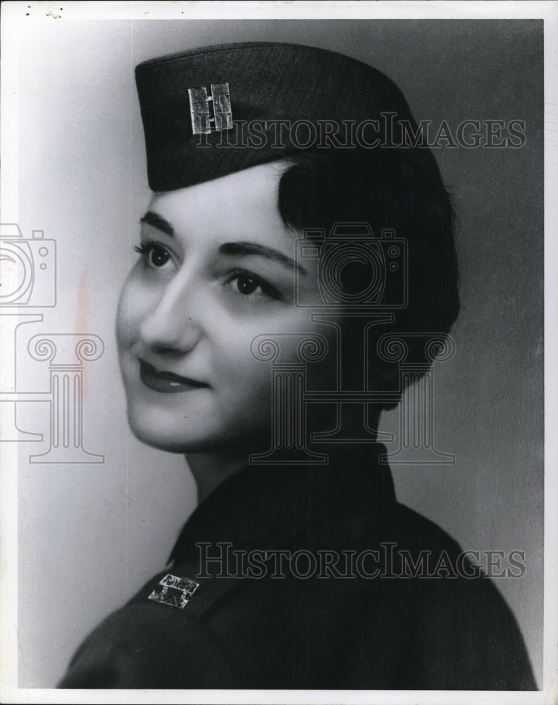 1967 Press Photo Capt. Carol Reynoldo, mother of Paul Reynoldo