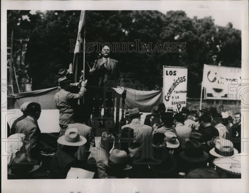 Load image into Gallery viewer, 1939 Press Photo General Francisco Coss addressed anti government rally
