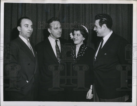 1954 Press Photo James Fassett music commentator on CBS Radio"s sunday afternoon