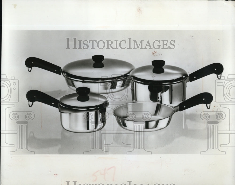 1957 Press Photo Cookware