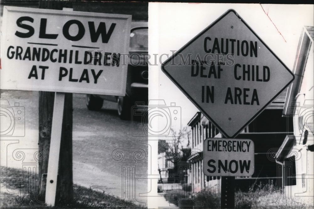 1966 Press Photo Traffic signs