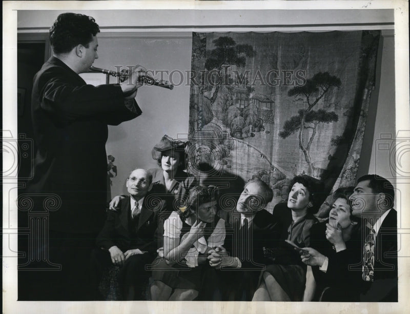 Load image into Gallery viewer, 1944 Press Photo Raymond Osterovsky, futist's tests
