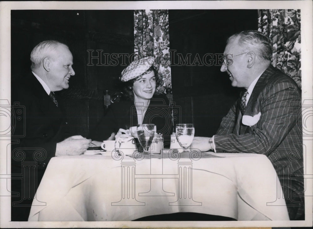 1944 Press Photo Ambrose O'Connell executive vice-chairman of the