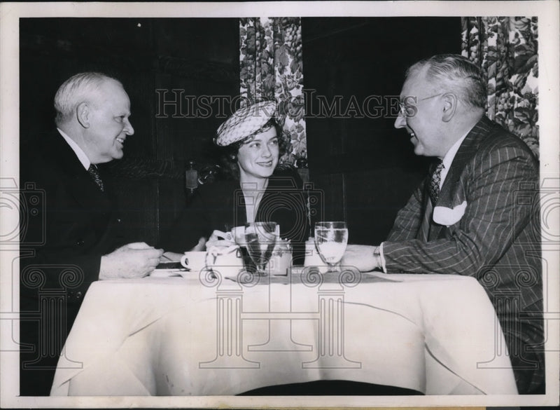 Load image into Gallery viewer, 1944 Press Photo Ambrose O'Connell executive vice-chairman of the
