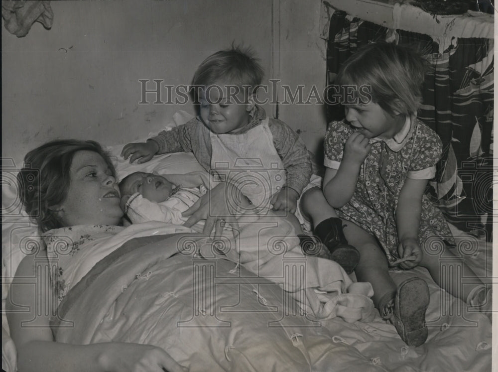 1939 Press Photo Mr and Mrs J.T Miles, who lived in trailer home
