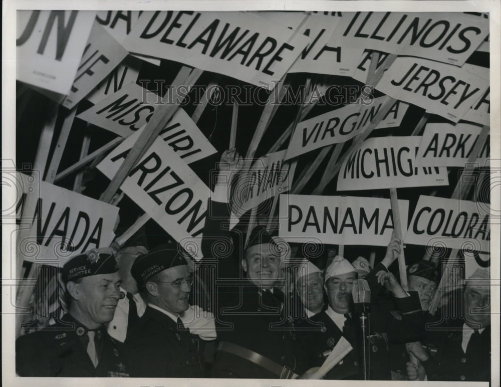 1939 Press Photo Raymond J. Kelly waving to delegates