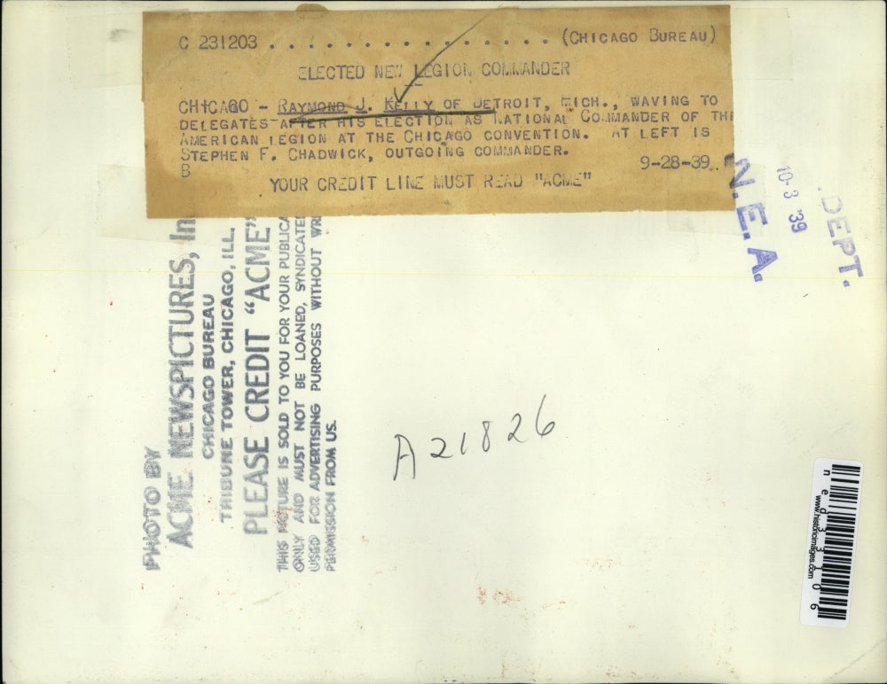 1939 Press Photo Raymond J. Kelly waving to delegates