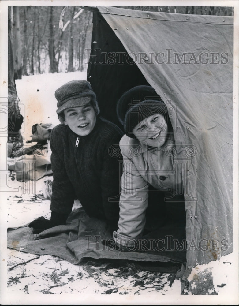 Load image into Gallery viewer, 1961 Press Photo Setting up camp, John Hutzel &amp; Bill Rody
