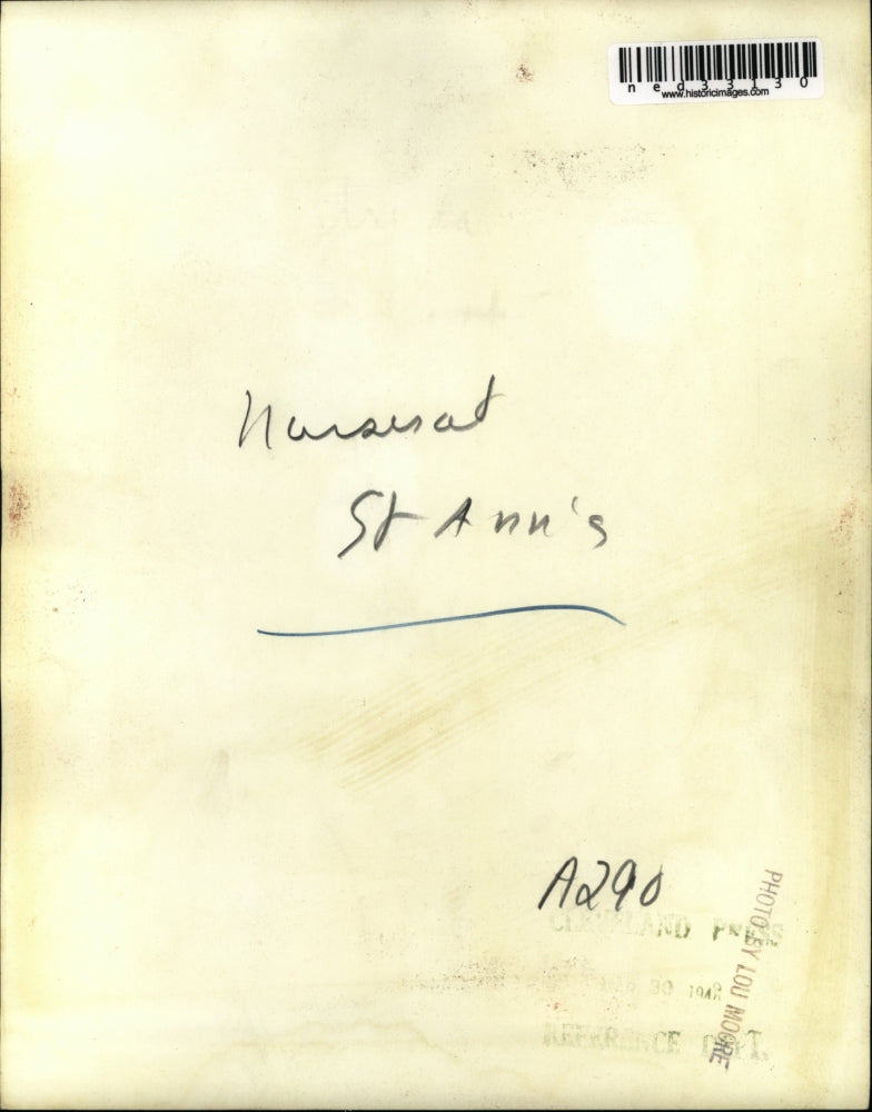 1948 Press Photo Nurses carrying babies at St. Ann's Hospital