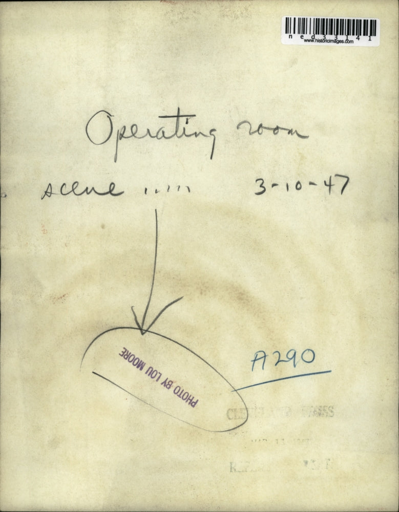 1947 Press Photo Operating Room scene