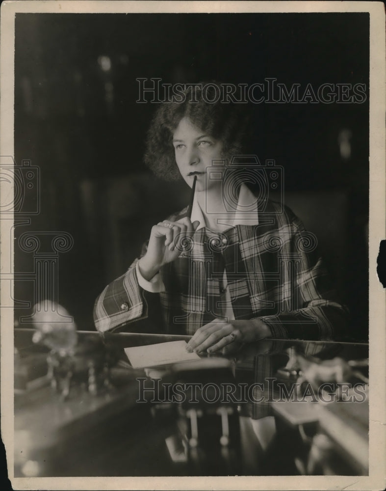 1924 Press Photo Emily Smith at her writes letters
