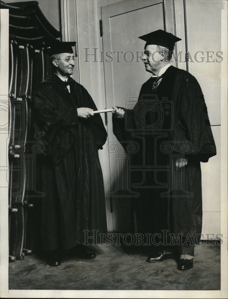 1929 Press Photo Speaker of the house receives degree of doctor of laws