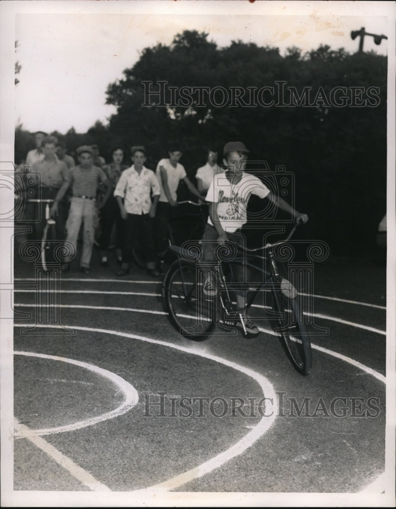 Load image into Gallery viewer, 1951 Press Photo Bernard Kessler 10 Bike Brigade - ned33277
