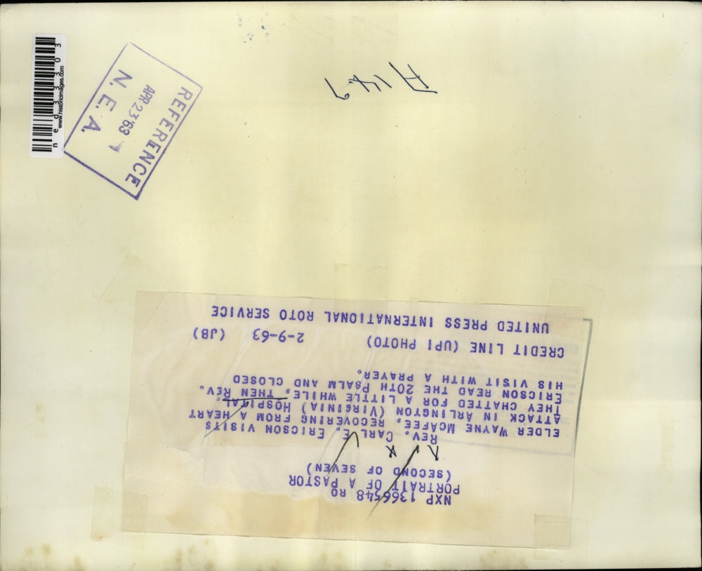 1963 Press Photo Rev Carl E Ericson visits Elder Wayne McAfee recovering from