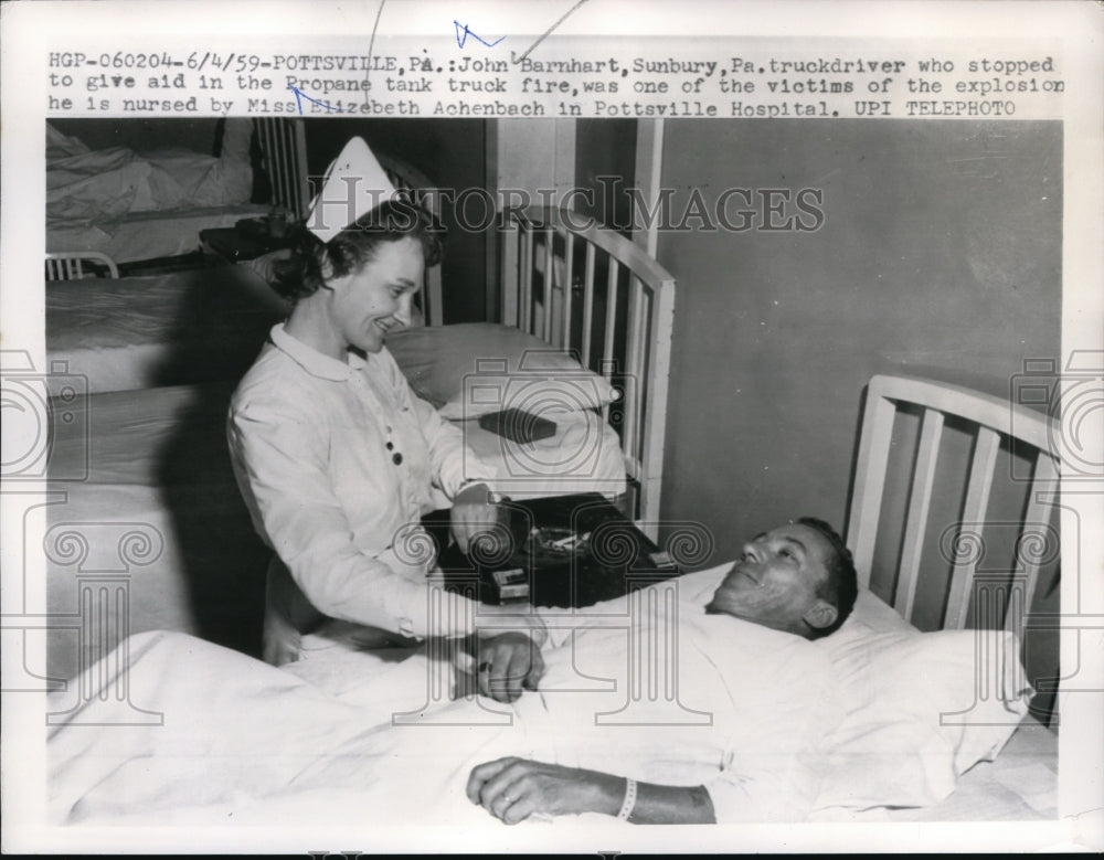 1959 Press Photo Pottsville Pa John Barnhart , truckdriver who stopped to give