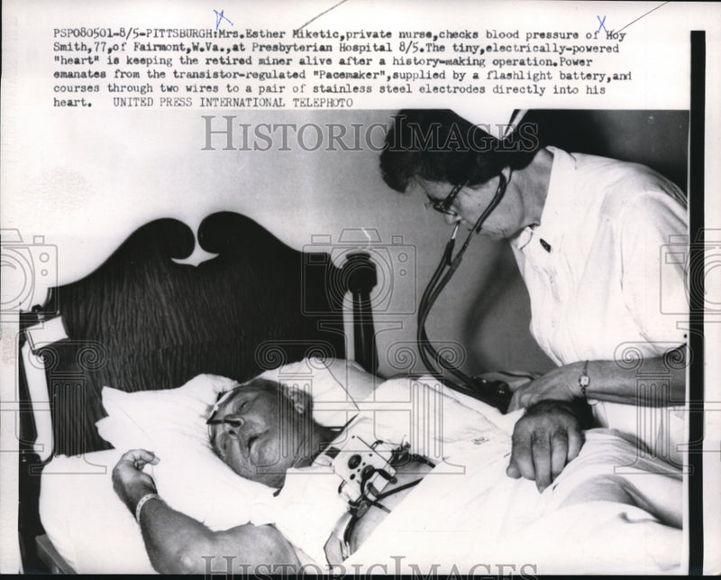 Load image into Gallery viewer, 1959 Press Photo Private nurse Esther Miketic checks blood pressure of H. Smith
