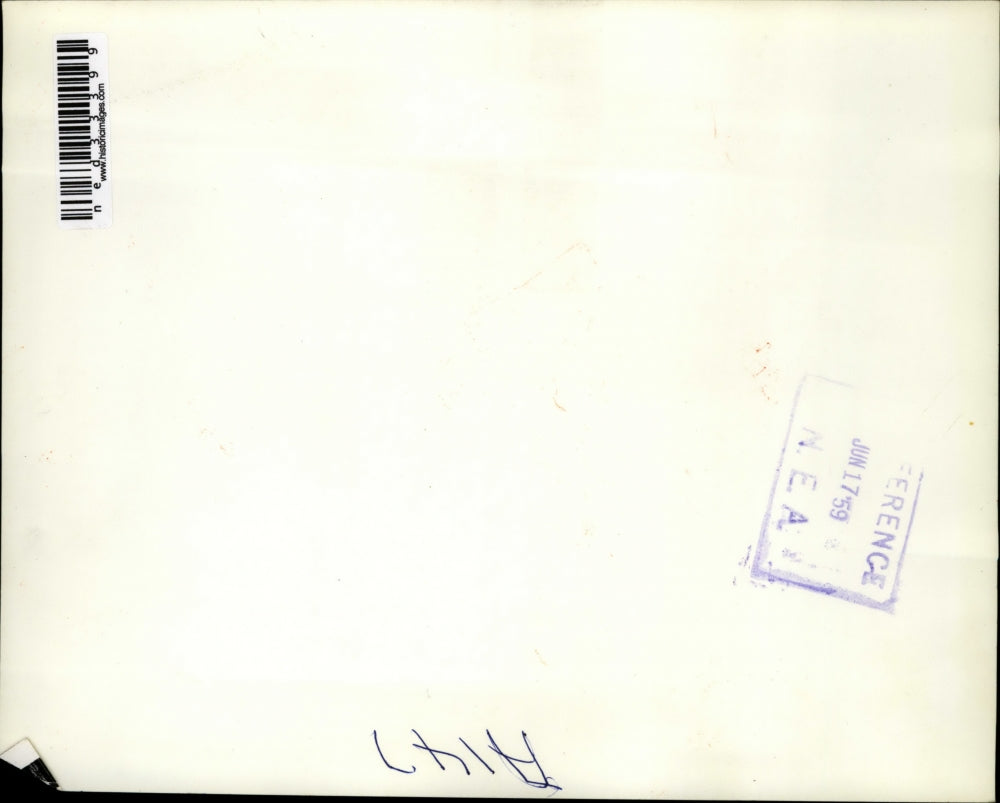 1959 Press Photo S. Eve Garfinkel & Ruth Waldo make beds at Beth David hospital