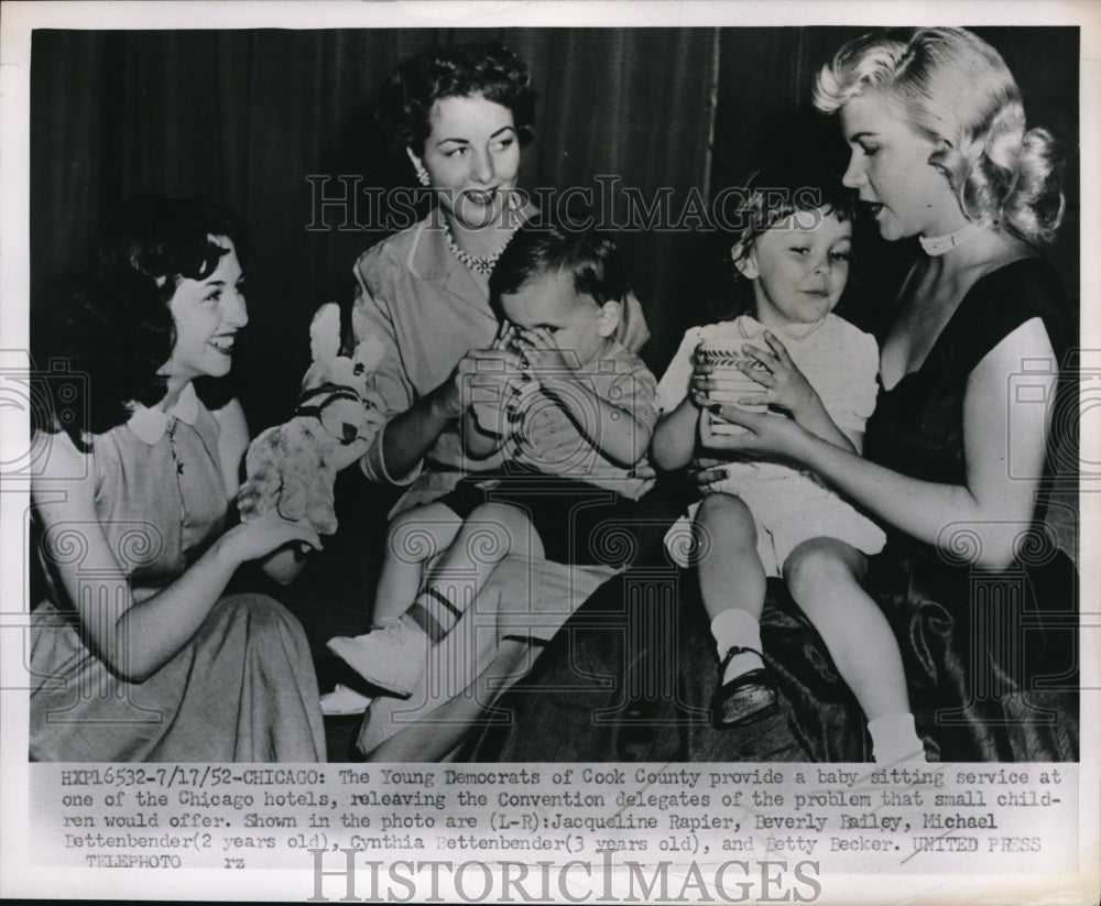 1952 Press Photo Young Democrats of Cook County provide baby sitting at hotel