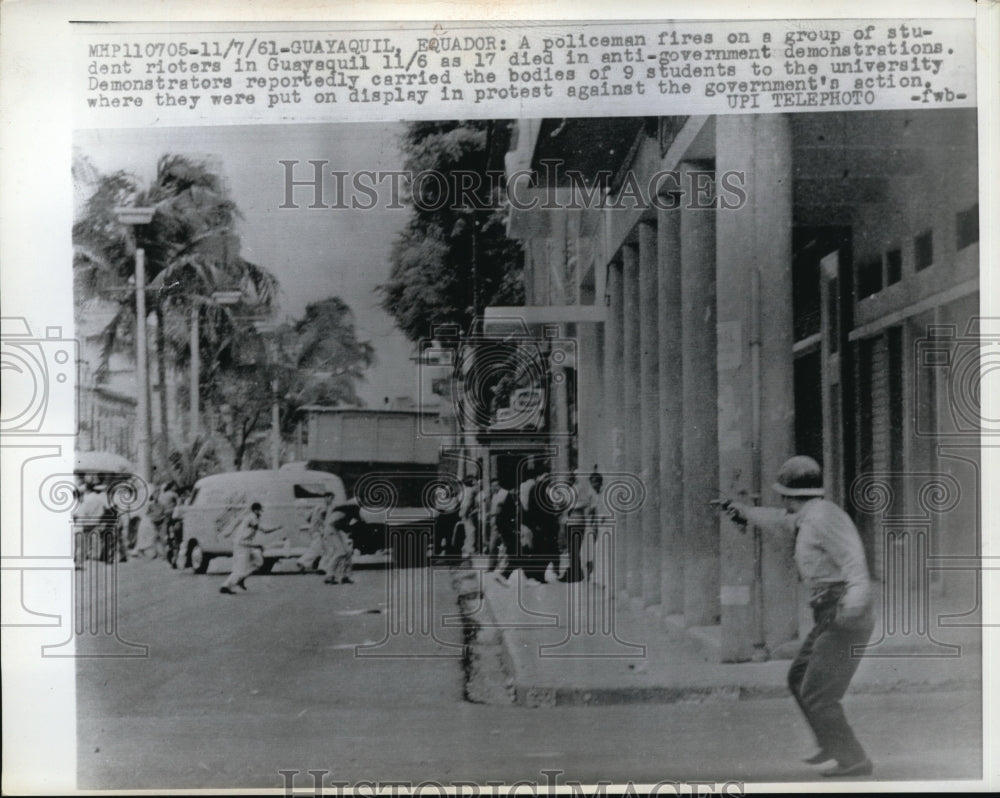 1961 Press Photo Policeman fires on group of students in Guayaquil, Ecuador