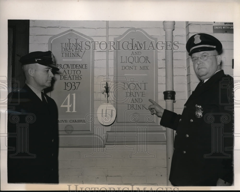 1939 Press Photo E.F. Adams & J.J. Parker of accident prevention Bureau
