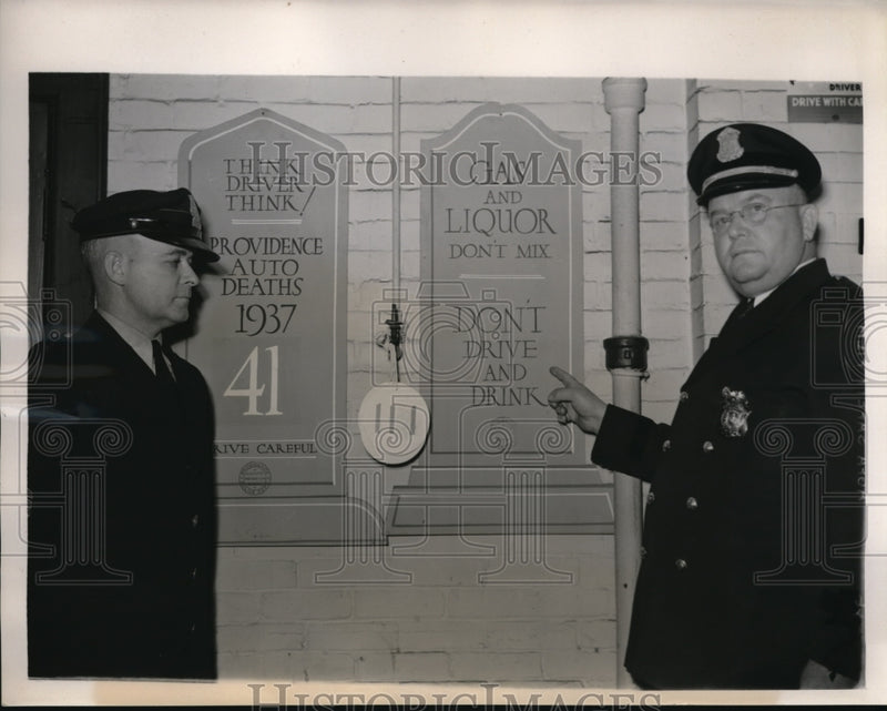 Load image into Gallery viewer, 1939 Press Photo E.F. Adams &amp; J.J. Parker of accident prevention Bureau
