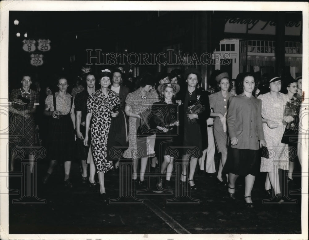 1940 Press Photo Crowd Of Shoppers Downtown