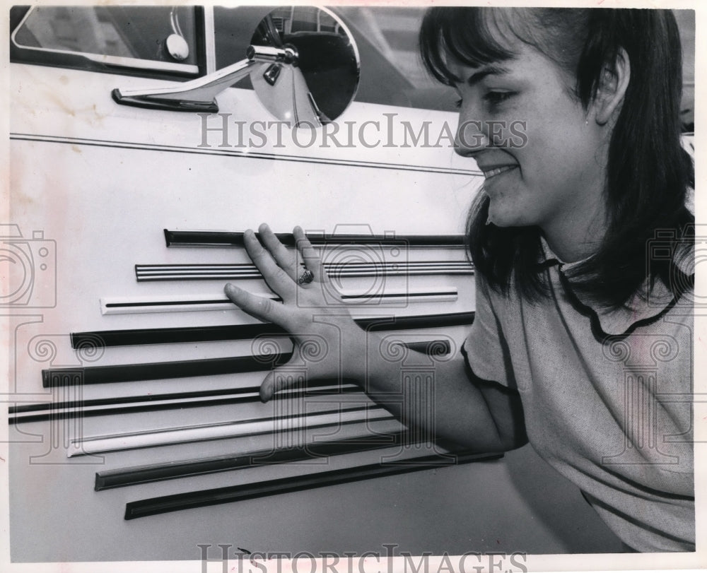 Undated Press Photo Robin Cae at Custom Trim Products
