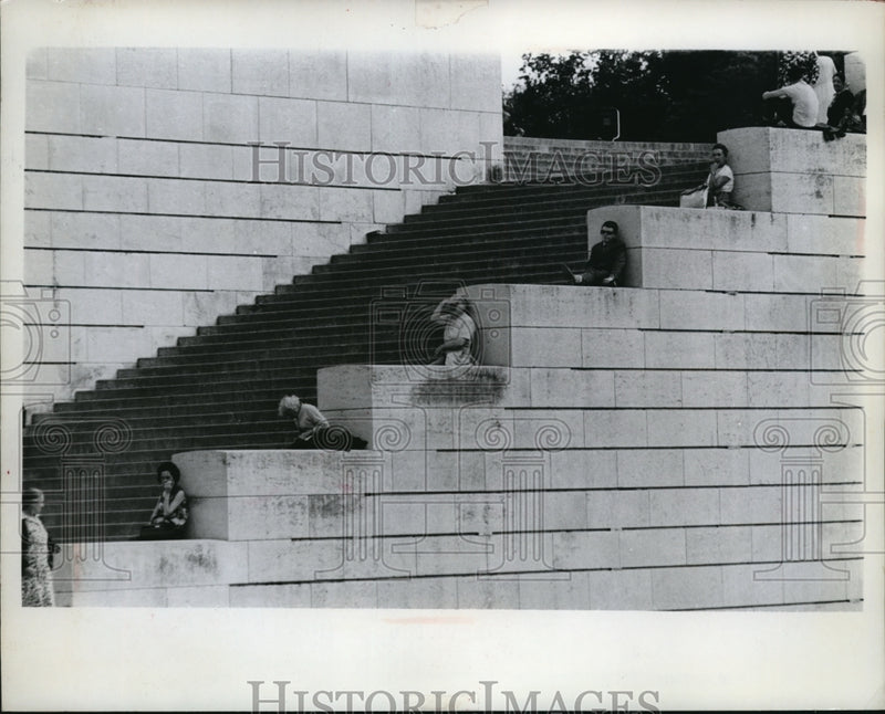 Load image into Gallery viewer, 1963 Press Photo People cooling off in Paris by relaxing on giant stairway
