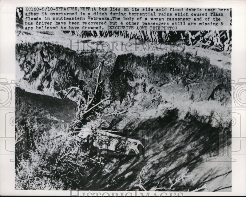 Load image into Gallery viewer, 1959 Press Photo Bus lies on its amid flood debris in southestern Nebraska
