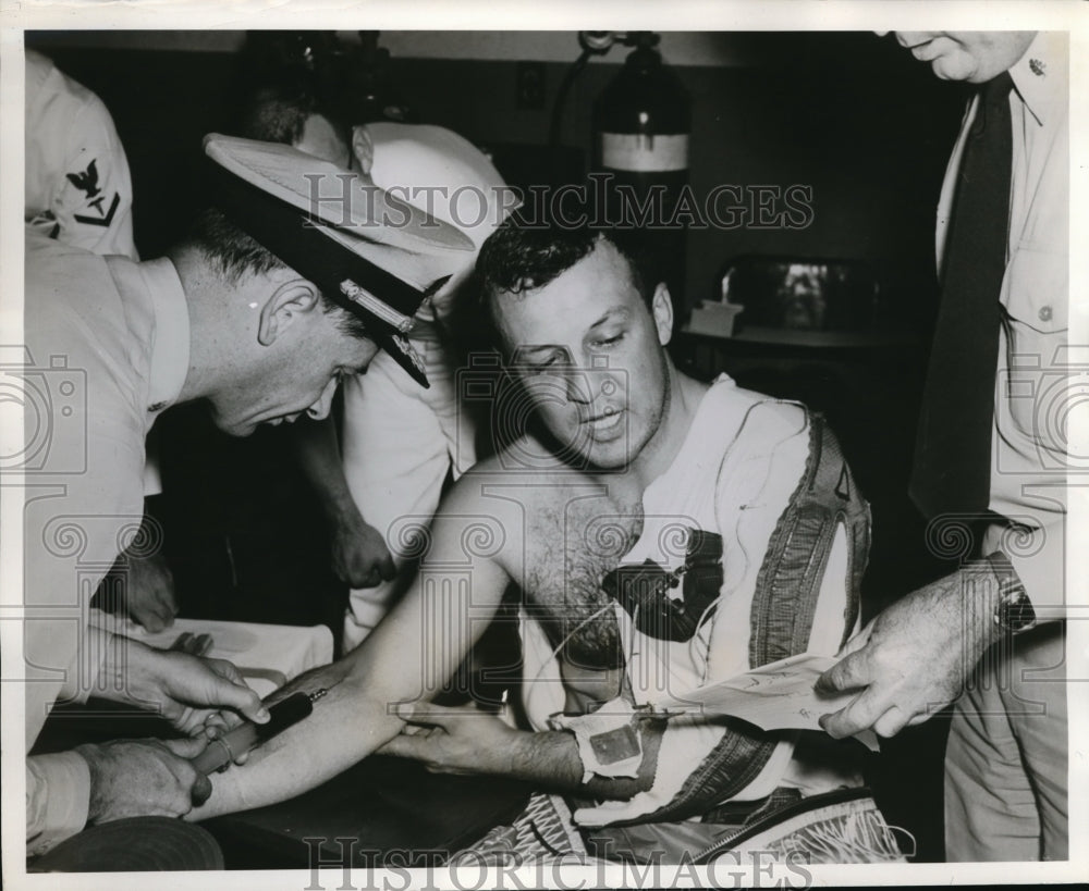 1959 Press Photo R.H. Tabor receiving medical tests at U.S. Naval Air Station