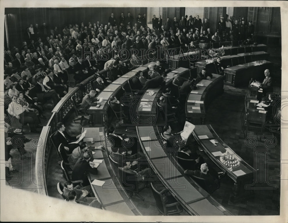 1938 Press Photo Council and relief spectators as appropraition ordinance