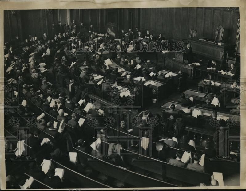 Load image into Gallery viewer, 1938 Press Photo Burton Relie Committee at Council of Chamber - ned33653
