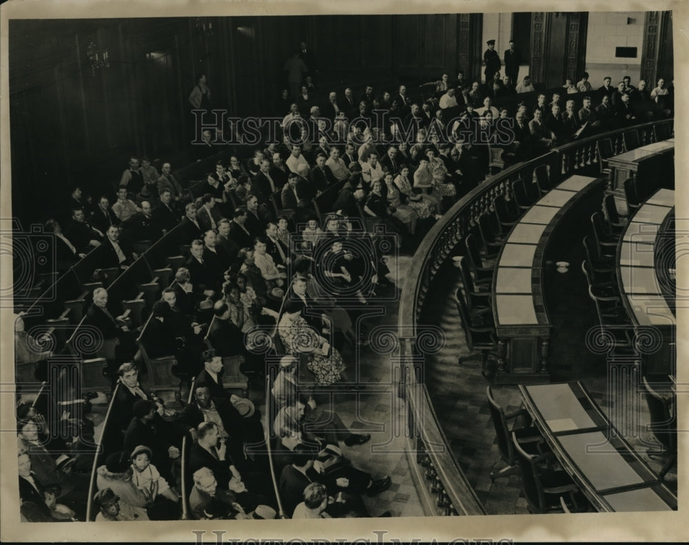 1938 Press Photo Burton Relief Committee at Council of Chamber