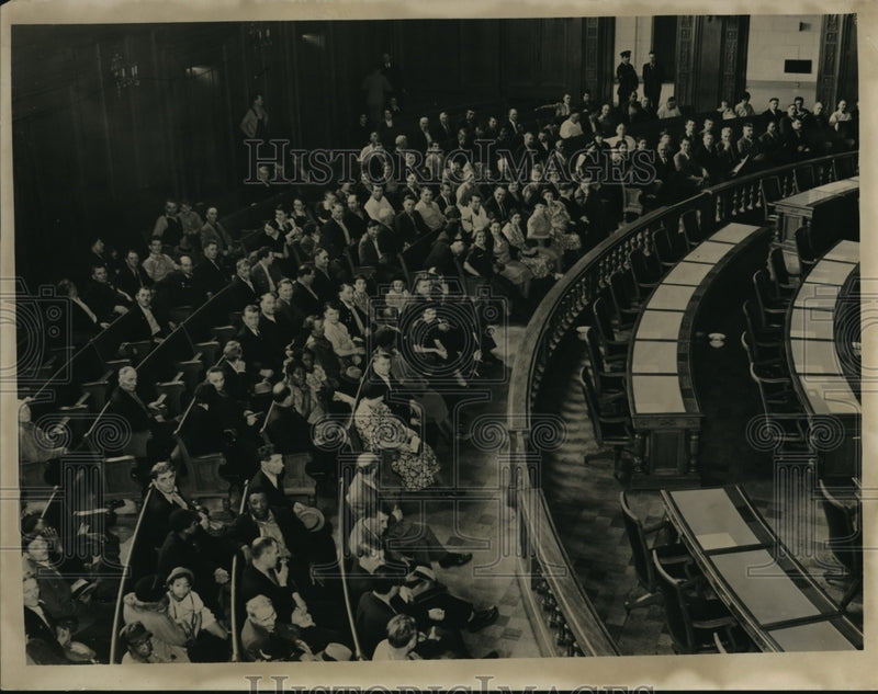 Load image into Gallery viewer, 1938 Press Photo Burton Relief Committee at Council of Chamber
