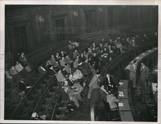 1952 Press Photo Public Houseinf Hearinf at Council Chamber