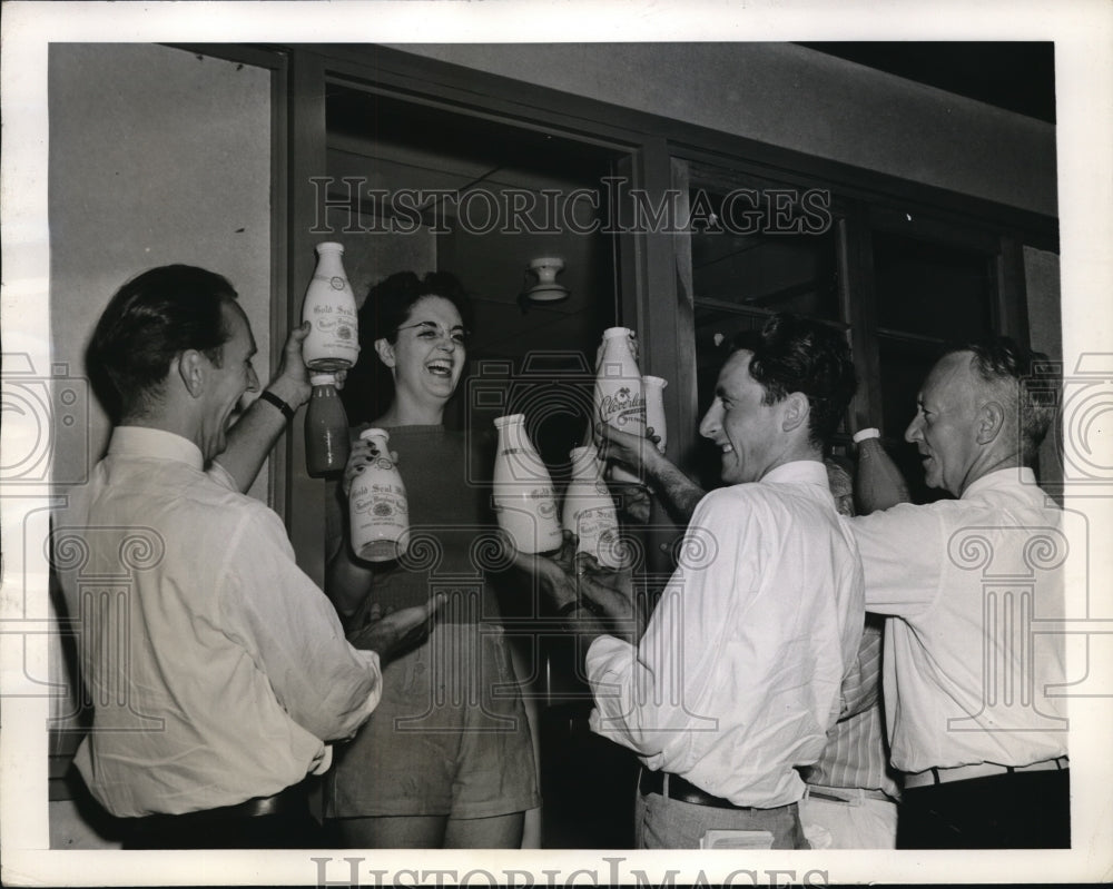 1941 Press Photo Mrs. Emily Hall moved to her new home