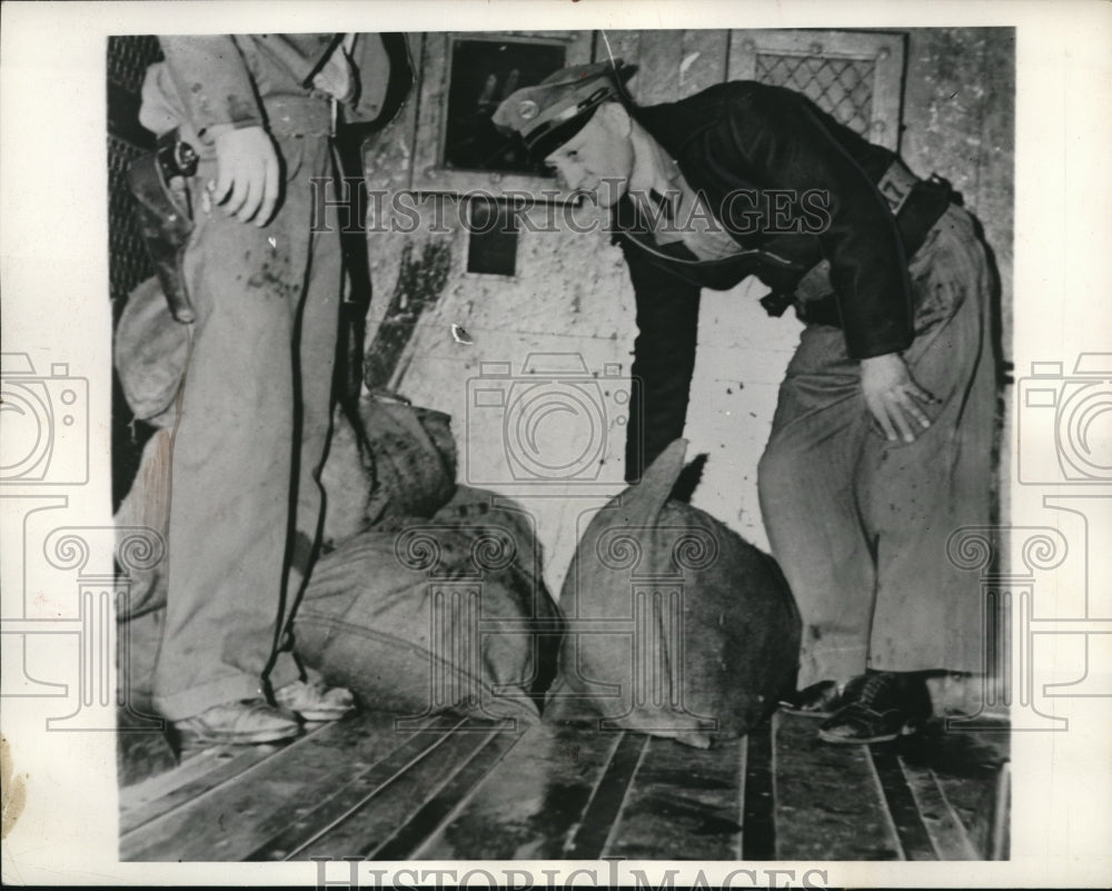 1937 Press Photo Mail truck robbery