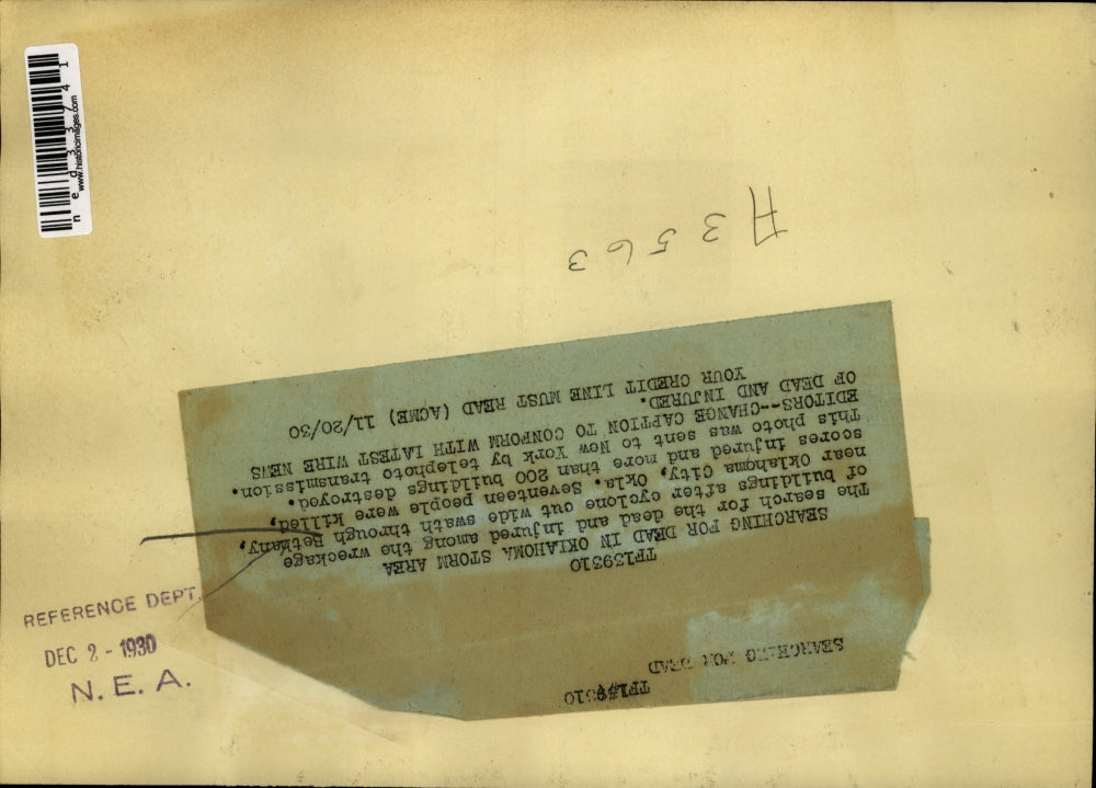 1930 Press Photo the search for dead and injured among wreckage of buildings