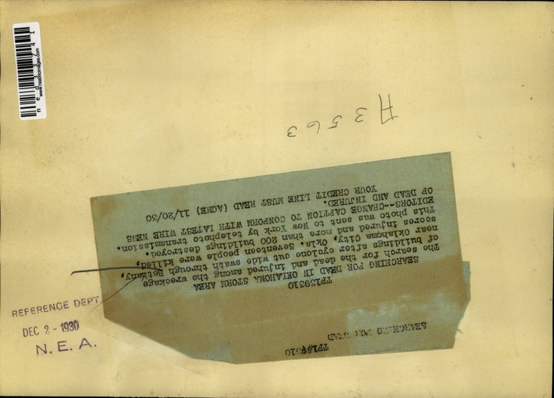 Load image into Gallery viewer, 1930 Press Photo the search for dead and injured among wreckage of buildings
