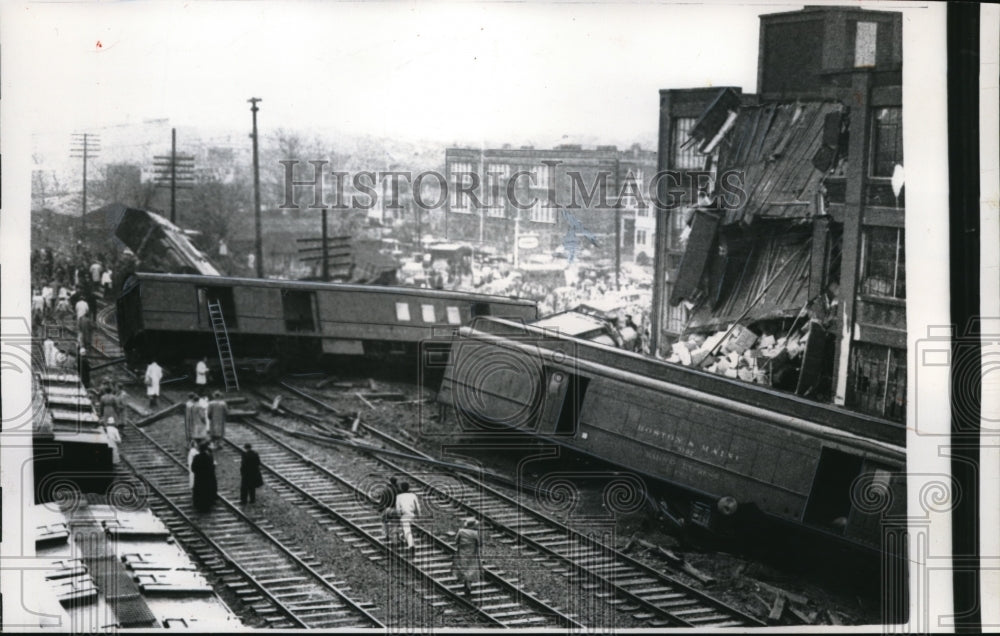 1957 Press Photo Medofrd Mass view of the Montreal to Boston Passenger Train