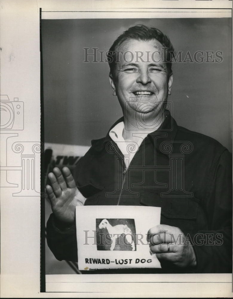 1957 Press Photo TWA maintenance inspector Vitautes Rapp searching for lost dog