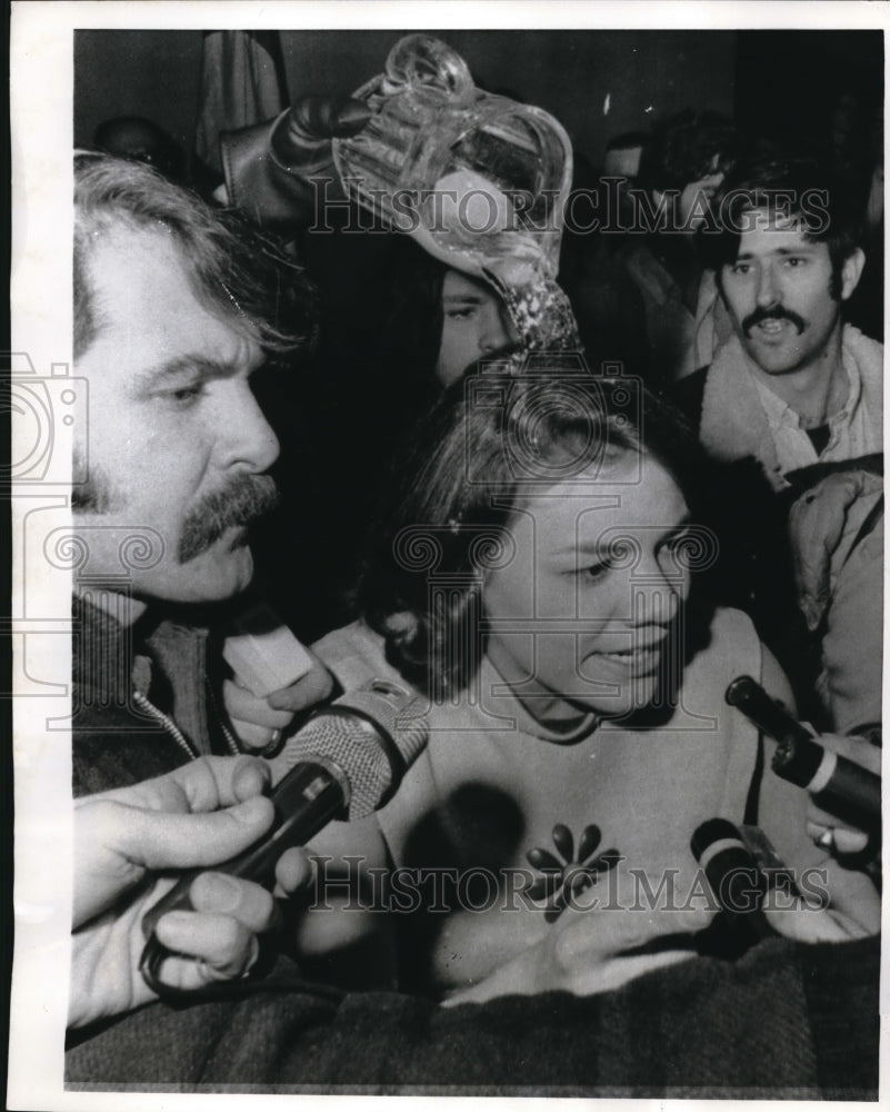 1969 Press Photo University of Colorado member pours water over Mary Kulera