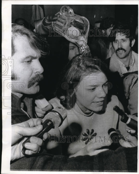 1969 Press Photo University of Colorado member pours water over Mary Kulera