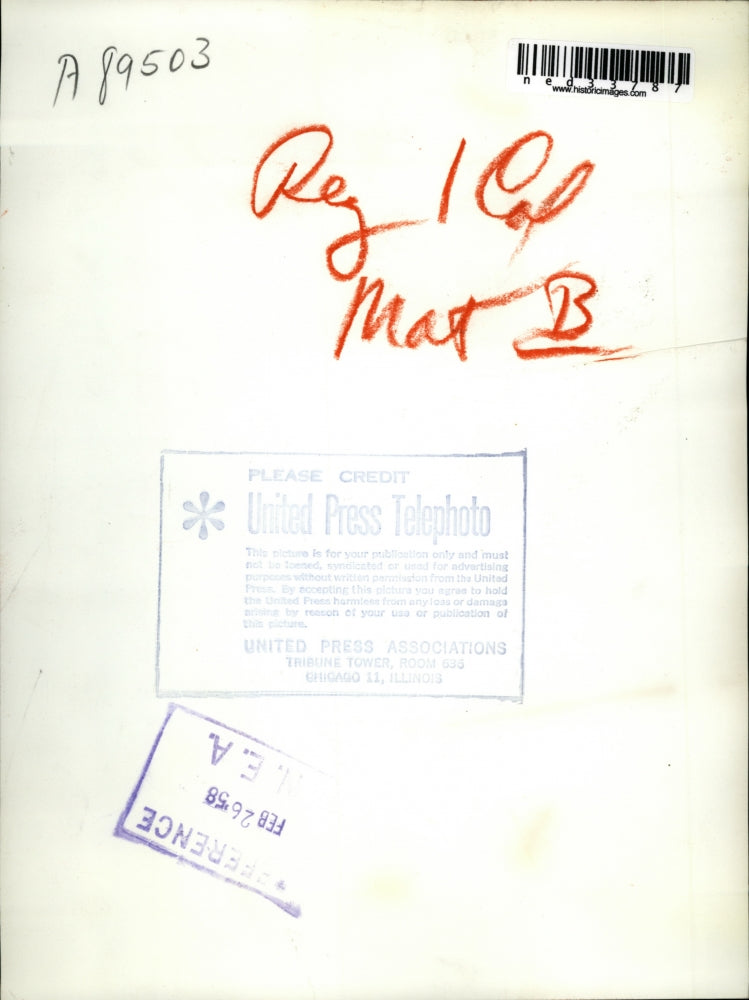 1958 Press Photo Roy A. Rhodes and his wife leaving to lunch after court hearing