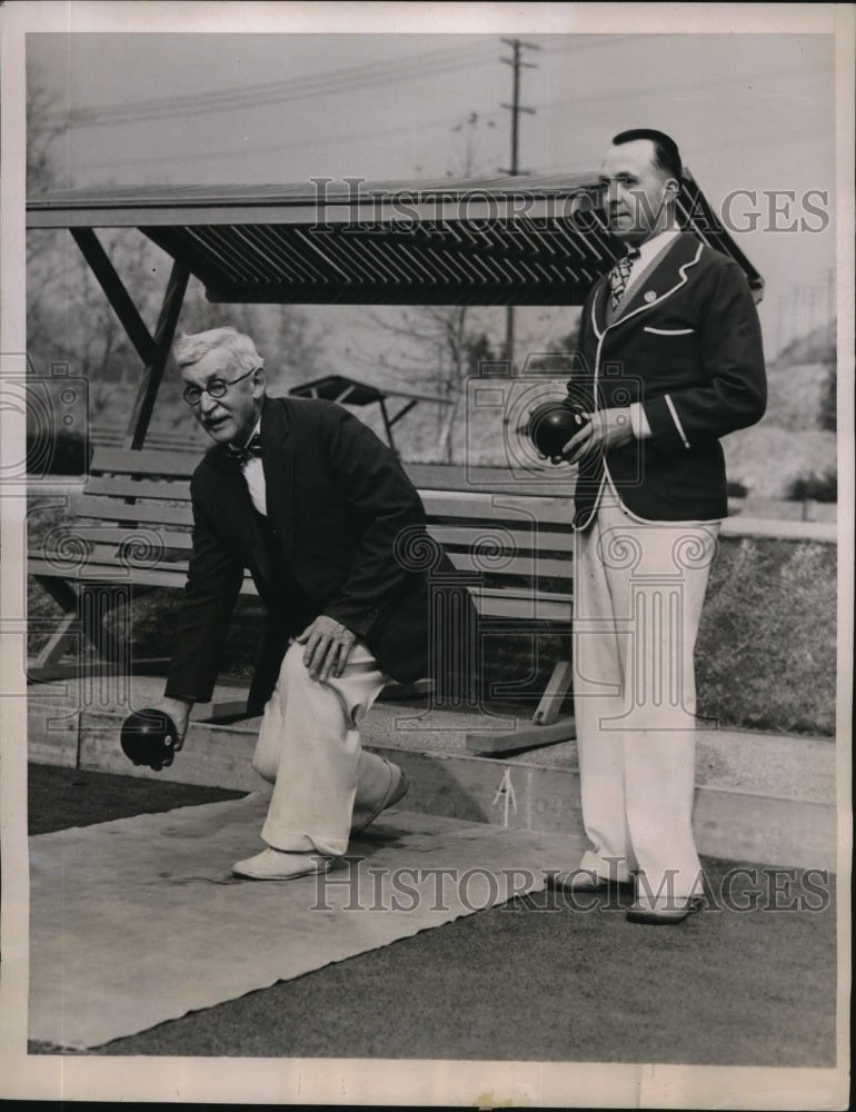 Load image into Gallery viewer, 1937 Press Photo W.A. Johnston &amp; Wallis F. Harrisage at Lawn Bowling Tournament

