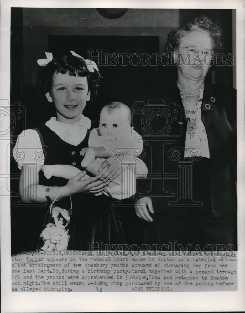 1951 Press Photo Carol Ann Fowler with Mrs. Topper at Federal Court House