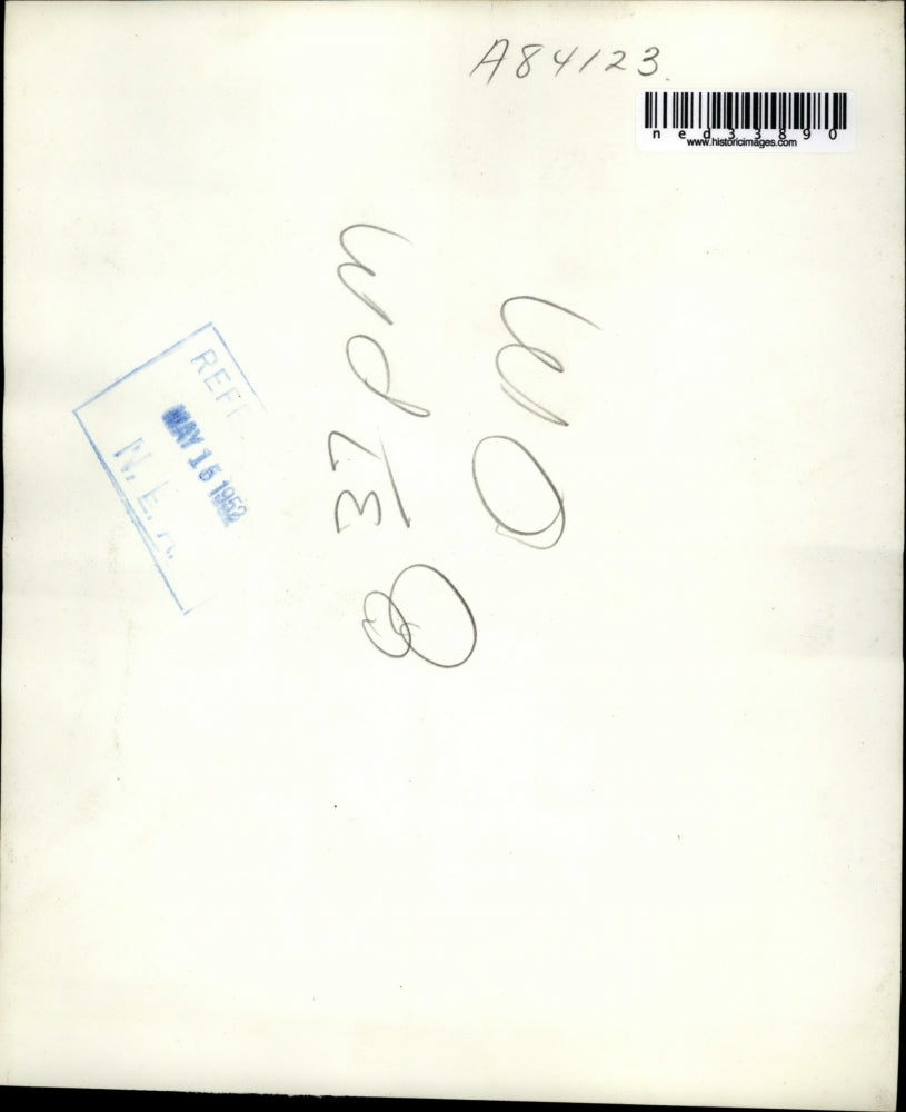 1952 Press Photo Mrs. Gladys Fernan kisses 3 month old daughter, Coral Ann