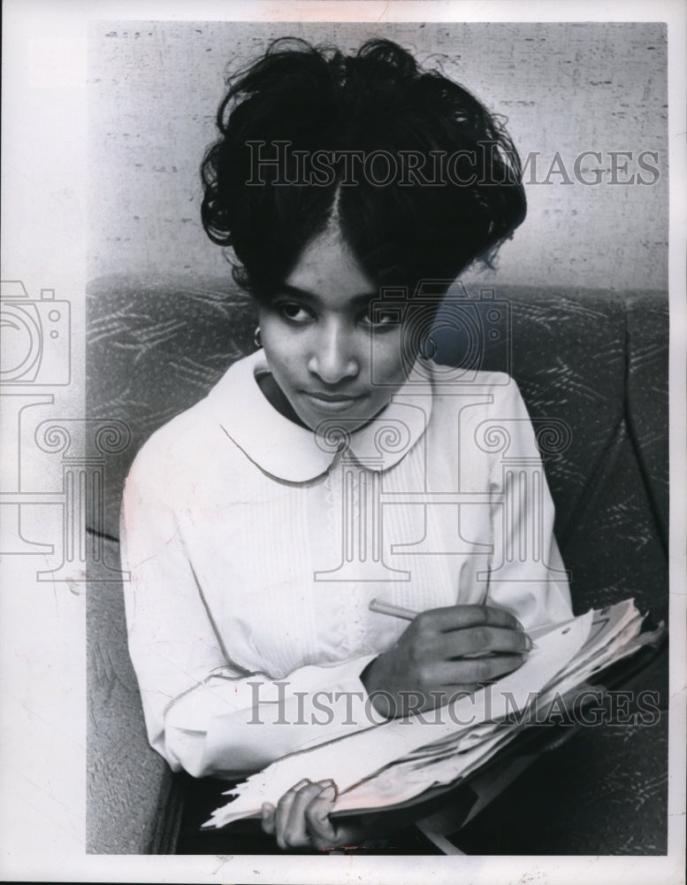 1967 Press Photo Verna Robinson of East High School